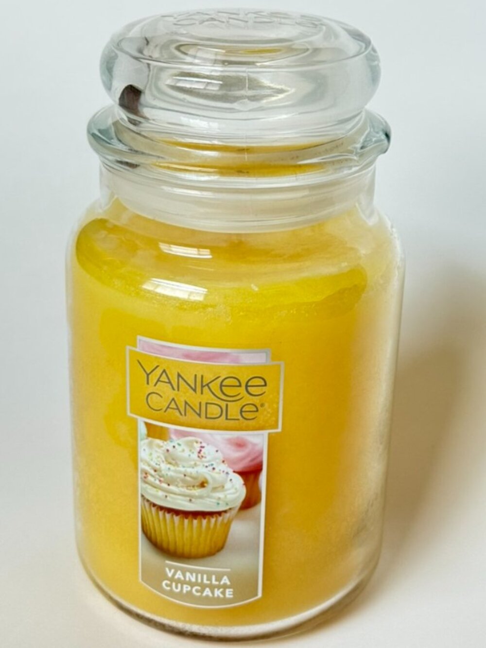 Yankee Candle Vanilla Cupcake 22 oz Glass Jar Bakery Cake Scented - Yum!